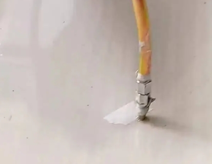 聂拉木瓷砖空鼓维修公司专业解答在瓷砖铺贴过程中，如果使用的砂料过粗（如全部使用了粗砂），可能会导致以下问题